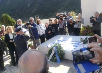 Festa Kombëtare e Greqisë, dhjetëra grekë në Jug për të kujtuar ushtarët në Këlcyrë e Bularat (VIDEO)