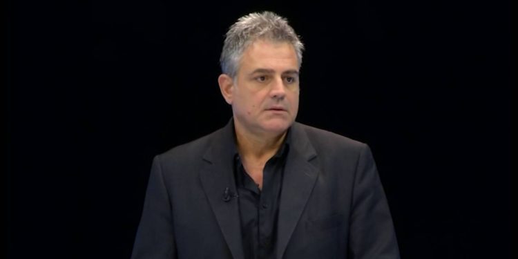 Që ta mbyll me Francën, legenin e vogël dhe karafilët e vendit