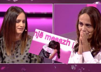 Historia prekëse! E pa në ëndërr, pas shumë vitesh kërkime, bashkohen mes lotëve nënë e bijë (VIDEO)