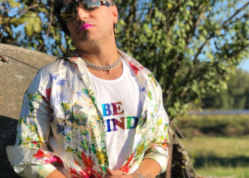 Biznesmeni gay nga Tepelena shtrihet mbi bunkerë: Brigadier eja dhe më shkep (FOTO)