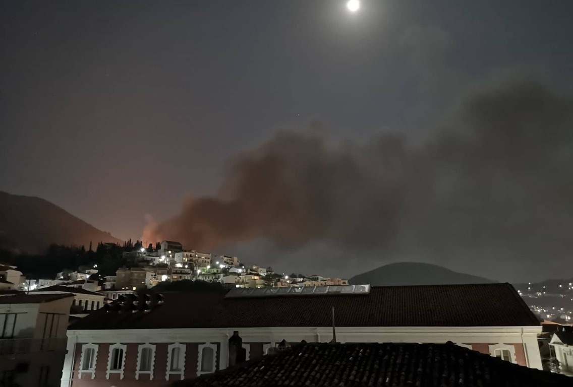 Përleshje mes emigrantëve në ishullin grek, humb jetën një person, tetë të plagosur (VIDEO)