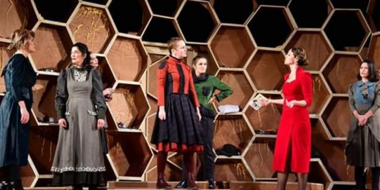 Gjirokastër/ Teatër në rrugë, nis edicioni i dytë i festivalit “Kadri Roshi”