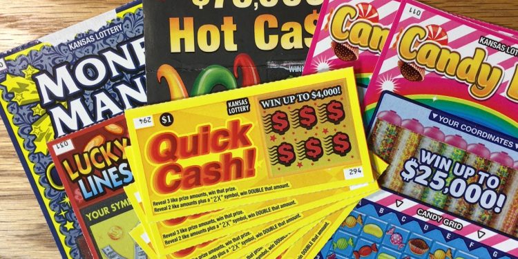 Burrit i ndodh mrekullia në ditën e fundit të kimioterapisë, fiton lotarinë 200 mijë dollarë