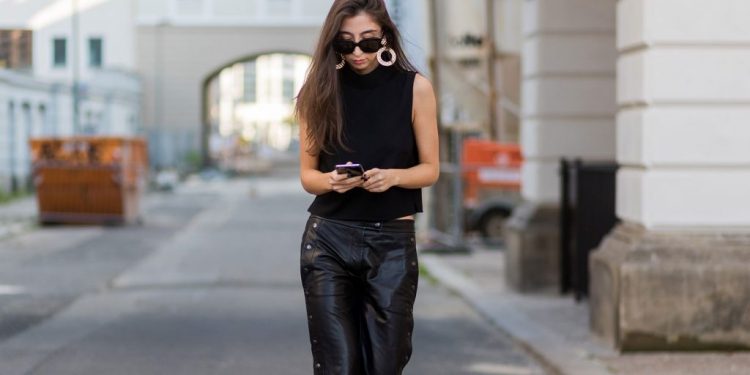 Pse e zeza mbetet e preferuar në veshje