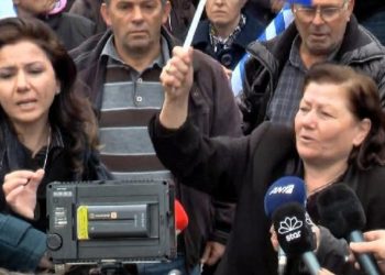 Akuzat për policinë, pamjet që nxjerrin blof nënën e Kacifasit (VIDEO)