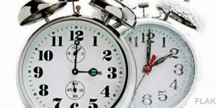 Bëhuni gati për ndryshimin e orës, akrepat shkojnë 60 minuta prapa