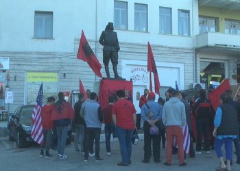 Tubim paqësor në Gjirokastër kundër ekstremistëve grekë që erdhën në Bularat për Kacifasin