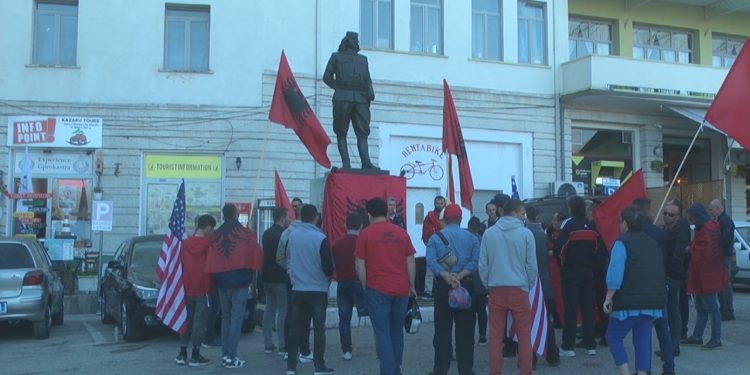 Tubim paqësor në Gjirokastër kundër ekstremistëve grekë që erdhën në Bularat për Kacifasin