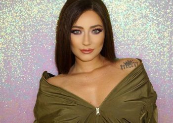 Këngëtarja shqiptare rrëfen 5 orët në Komisariat: Më thoshnin ‘kush të ka thënë ty që të vish e veshur kështu