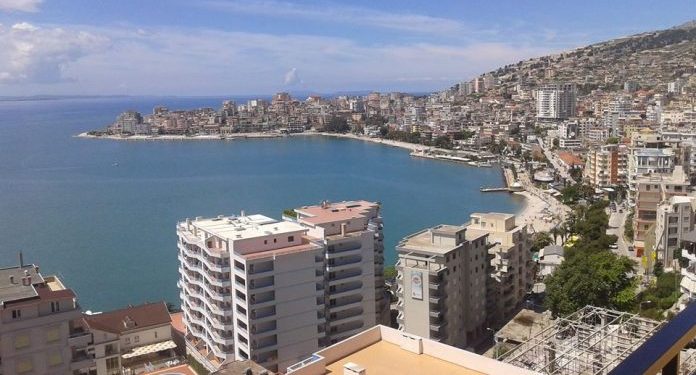 Sarandë, plan për të zgjidhur kaosin me trafikun e makinave gjatë sezonit veror