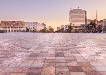 Ta bëjmë Shqipërinë si Europa, për “inat” të Francës!