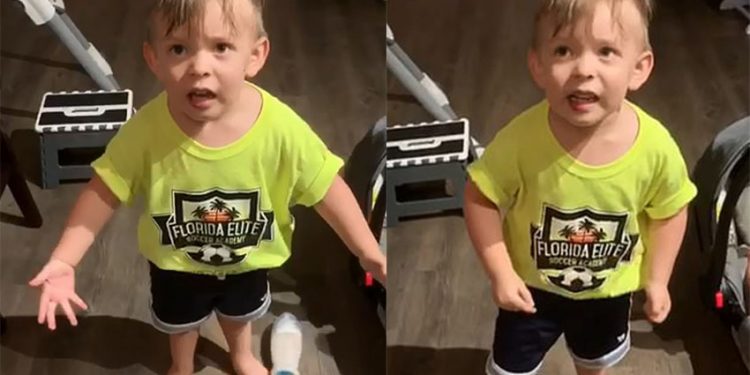 Nëna ”harroi” ta puthte, reagimi qesharak i dyvjeçarit (FOTO)