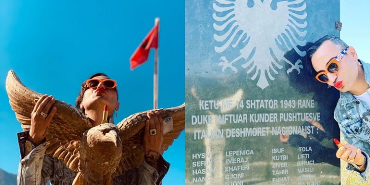 Me buzëkuq pranë memorialit në Këlcyrë, biznesmeni gay nga Tepelena kritika për Ramën dhe Metën