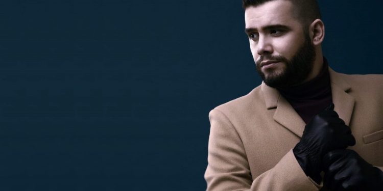 Flori Mumajesi publikon një këngë për të gjithë të dashuruarit