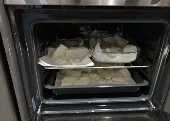 Kokainë e fshehur në sobë, shqiptarët bëjnë reagimin që s’pritej ndaj policisë greke