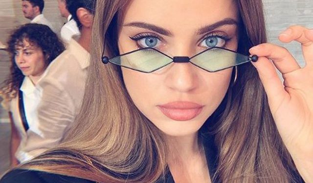 Njihuni me Ksenian, ekonomisten me 6 gjuhë të huaja që la punën në bankë për tu bërë modele instagrami