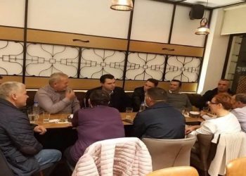 Lulzim Basha mbledh në kafe drejtuesit e PD Gjirokastër