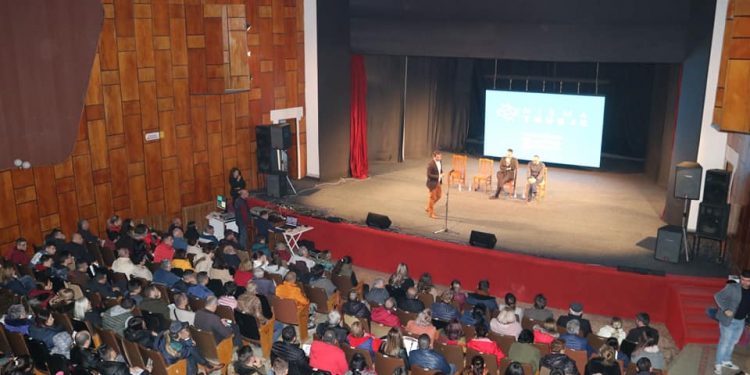 Rudina Hajdari e Ralf Gjoni në Gjirokastër, pjesë e takimit të Nisma Thurje. Po i bashkohen partisë së re? (FOTO)