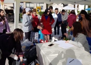 Përmeti solidarizohet, mblidhen ndihma për familjet e prekura nga tërmeti (FOTO)