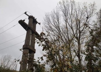 Moti i keq, probleme me energjinë elektrike në disa fshatra të Gjirokastrës