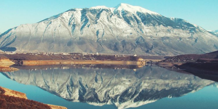 “Troket” më në fund dimri, ja ku bie dëbora e parë në Shqipëri