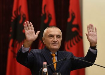 Meta reagon ashpër: Të çohemi të mbrojmë Kushtetutën, të marrim fatet tona në dorë