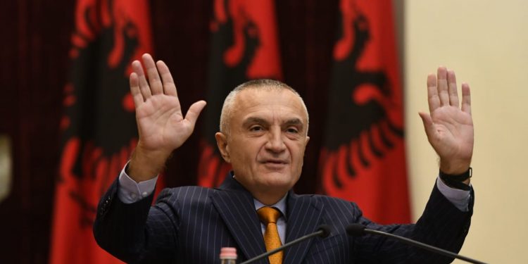Meta reagon ashpër: Të çohemi të mbrojmë Kushtetutën, të marrim fatet tona në dorë