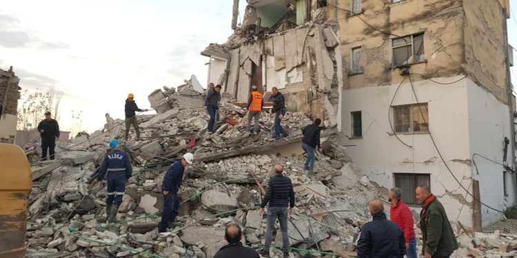 Pamje të rënda/Shihni pasojat e tërmetit (VIDEO)