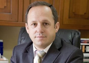 “Këpërata” e analfabetëve politikë dhe dijetarët e braktisur!