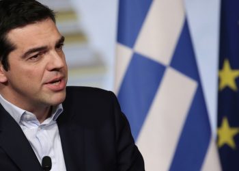 Tsipras mesazh në gjuhën shqipe: Në këto orë të vështira, mendimet tona shkojnë për popullin shqiptar