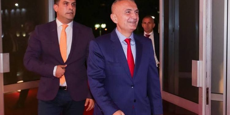 Presidenca i përgjigjet ashpër ambasadës amerikane: Mjaft më “Rule of Embassy”. Është koha për “Rule of Law” si çdo vend demokratik