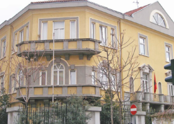 Tërmetet, Ministria e Arsimit pezullon mësimin në të gjithë vendin