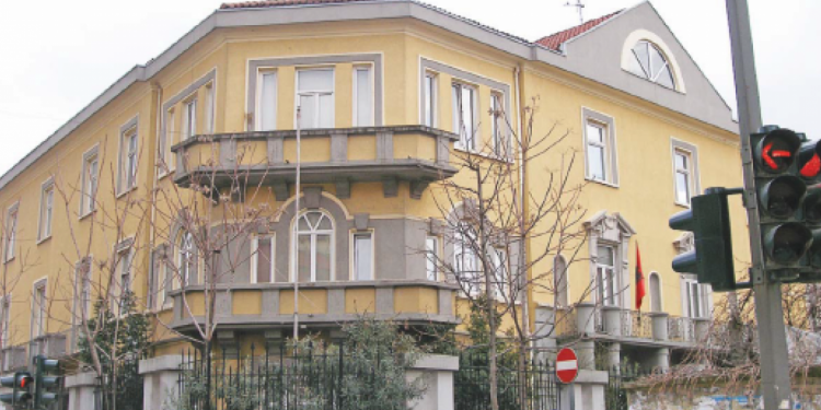 Tërmetet, Ministria e Arsimit pezullon mësimin në të gjithë vendin