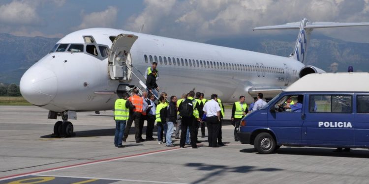 Drejt Anglisë me karta italiane të falsifikuara, si u kapën tepelensit në Rinas