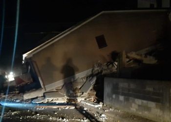 Tërmeti, shihni si është shembur ky pallat në Durrës. Ka njerëz nën rrënoja (FOTO)