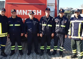 VIDEO/ Tërmeti, zjarrfikësit e Gjirokastrës në Durrës për të ndihmuar në operacionin e kërkim-shpëtimit