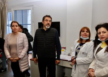 Shërbim mjekësor dhe social për banorët e prekur nga tërmeti, Çuçi e Manastirliu në hotelin ku janë strehuar rreth 350 vetë (FOTO)