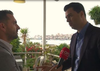 Basha vizitë në Sarandë, mesazh ambasadorëve: Reforma në drejtësi është çështje cilësie, jo shpejtësie (VIDEO)