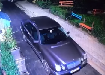 30 sekondat që tregojnë tmerrin e tërmetit, shini si lëkundet ‘Benz-i’ (VIDEO)