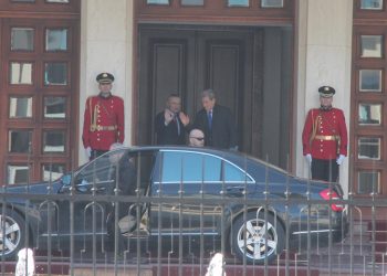 Meta “lëviz gurët”, takohet sot me Berishën në Presidencë