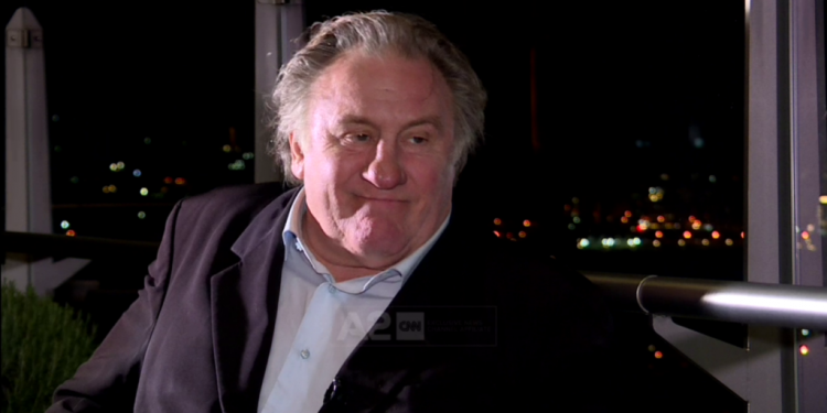 Rrëfimi i aktorit të madh francez që xhiron film në Gjirokastër: Shqipërinë e njoh nga koha e Miloseviç, Europa po merr tatëpjetën. Ç’mendoj për Ramën, Putinin dhe Vuçiçin