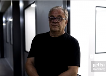 Historia e fermerit, dikur shiste domate e speca, sot prodhon vajin e kanabisit dhe fiton më shumë (VIDEO)