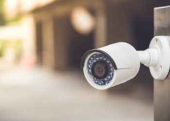 Kryetari i ri i Bashkisë Sarandë i vë kamera qytetit, tender 133 milionë lekë