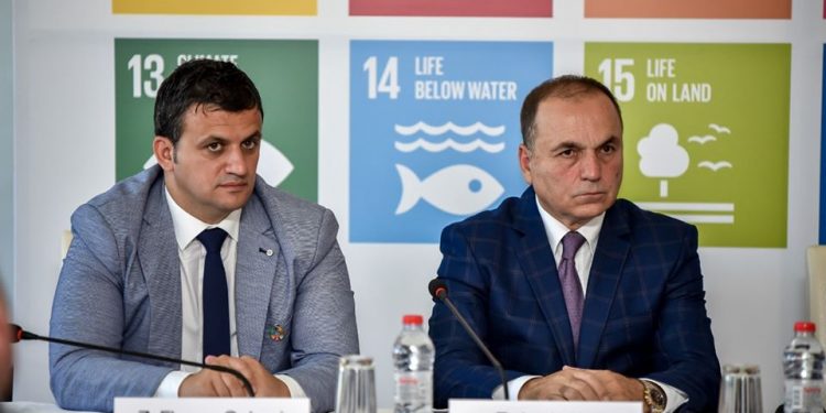 Tenderat në Gjirokastër, Bashkia blen makinë për plehrat, Prefektura kompjutera për zyrat