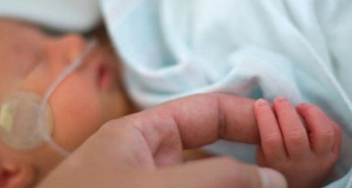 Një mrekulli/ 20 minuta pasi tërmeti shkundi Shqipërinë, vijnë në jetë dy binjakët (VIDEO)