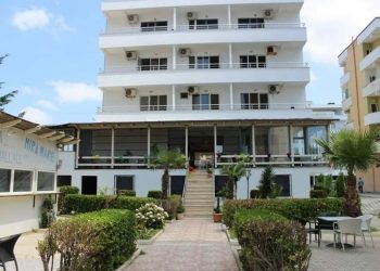 Tërmeti, shihni çfarë ka mbetur nga hoteli “Mira Mare” në Durrës (FOTO)