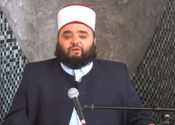 VIDEO/ Hoxha shqiptar ia plas të qarit se nuk po bie shi