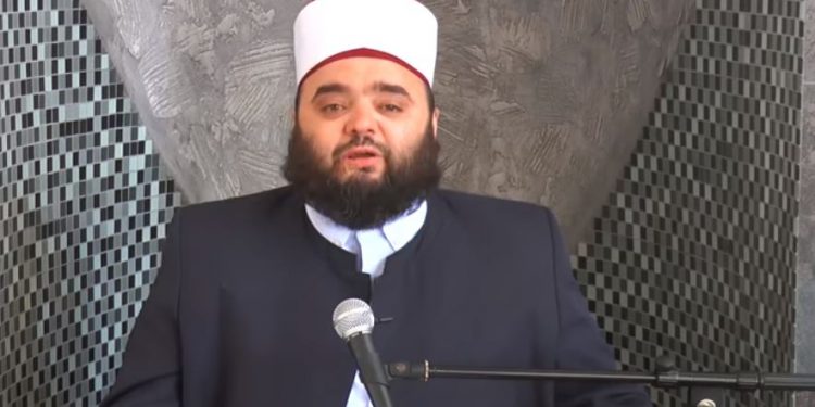 VIDEO/ Hoxha shqiptar ia plas të qarit se nuk po bie shi