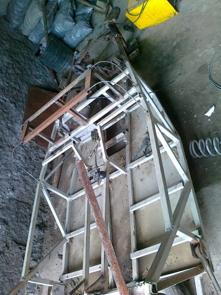 Lotusi shqiptar, makina që u ndërtua 10 vite më parë në një fshat të Fierit (FOTO)