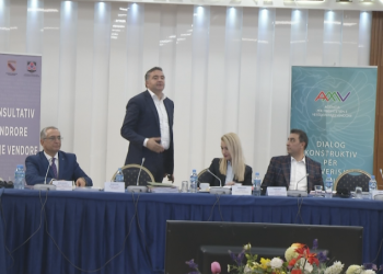 Lejet mjedisore përplasin Klosin me kreun e Bashkisë Sarandë. Ministri largohet nga mbledhja (VIDEO)